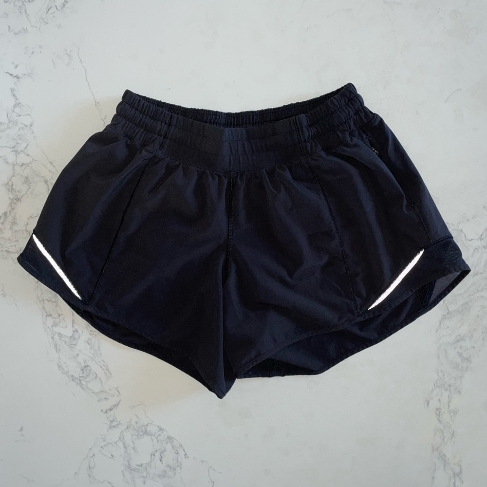 LULULEMON BLACK HOTTIE HOT SHORTS